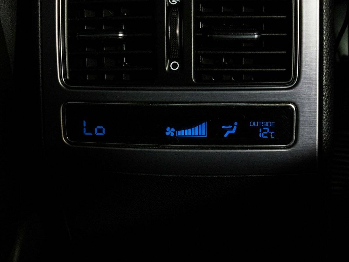 Hyundai Equus 2015 года с пробегом. Фото: #23