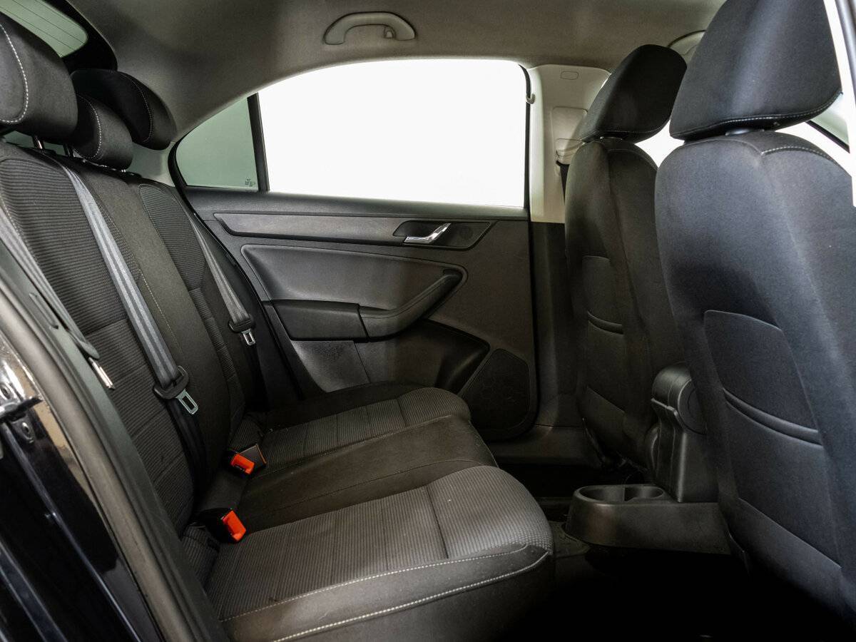 Б/У Шкода Рапид 2015 года. Фото: #13