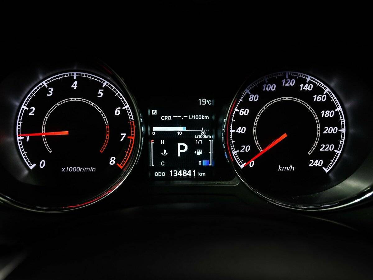 Б/У Митсубиши АС-Икс 2014 года. Фото: #9