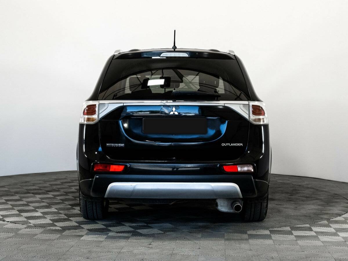 Б/У Митсубиши Оутлэндер 2014 года. Фото: #4