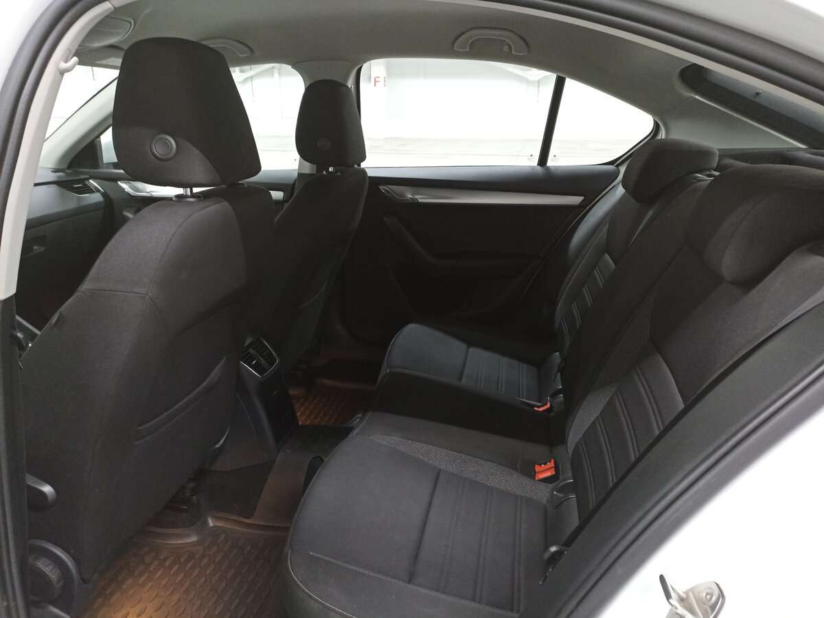 Б/У Шкода Октавия 2018 года. Фото: #11