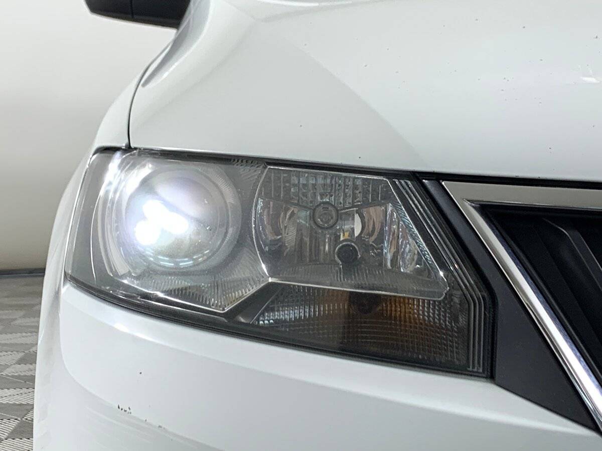 Б/У Шкода Рапид 2015 года. Фото: #9