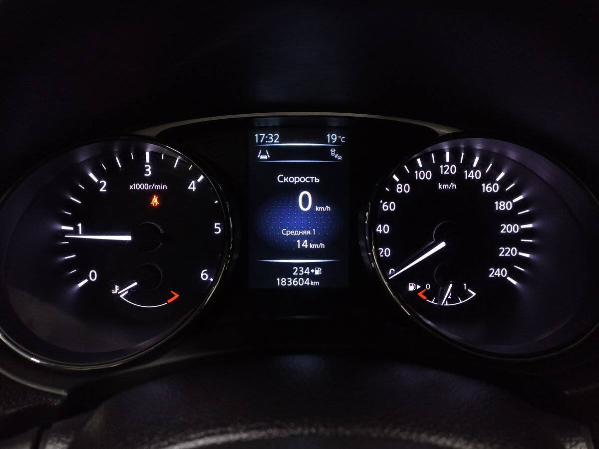 Б/У Ниссан Икс-Трейл 2015 года. Фото: #12