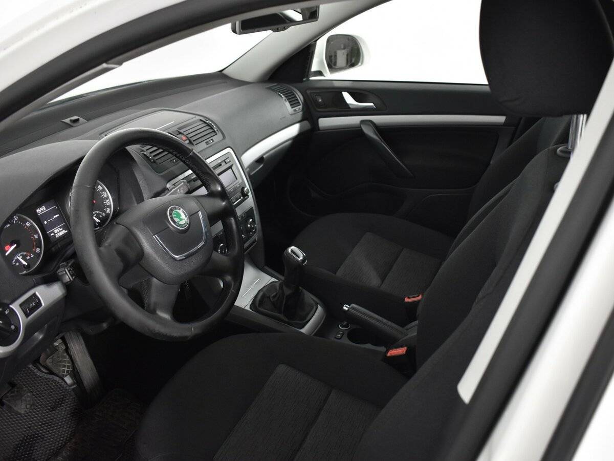 Б/У Шкода Октавия 2013 года. Фото: #8