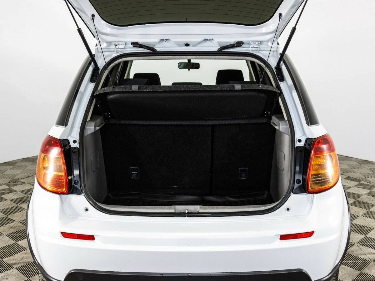 Б/У Сузуки С-Икс4 2012 года. Фото: #15