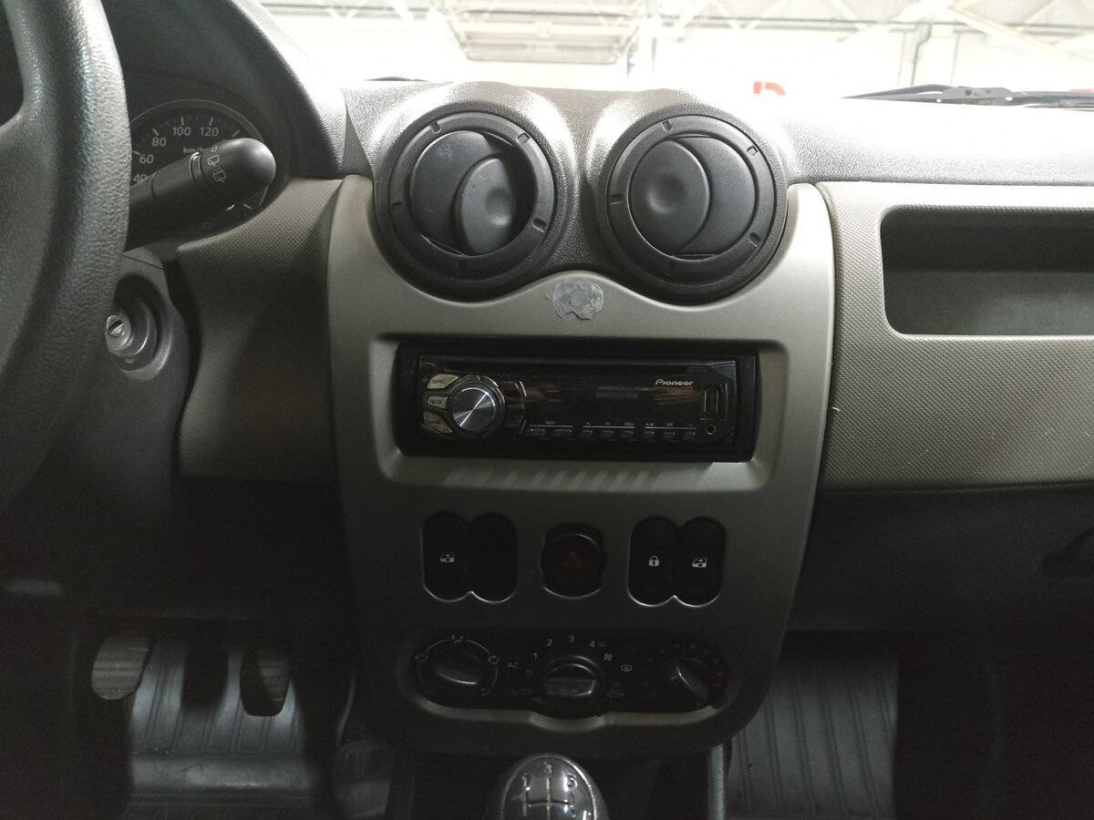 Б/У Рено Сандеро 2013 года. Фото: #14