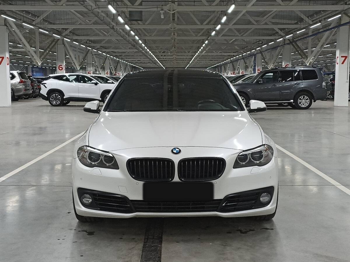 BMW 5 серии 2015 года с пробегом. Фото: #1