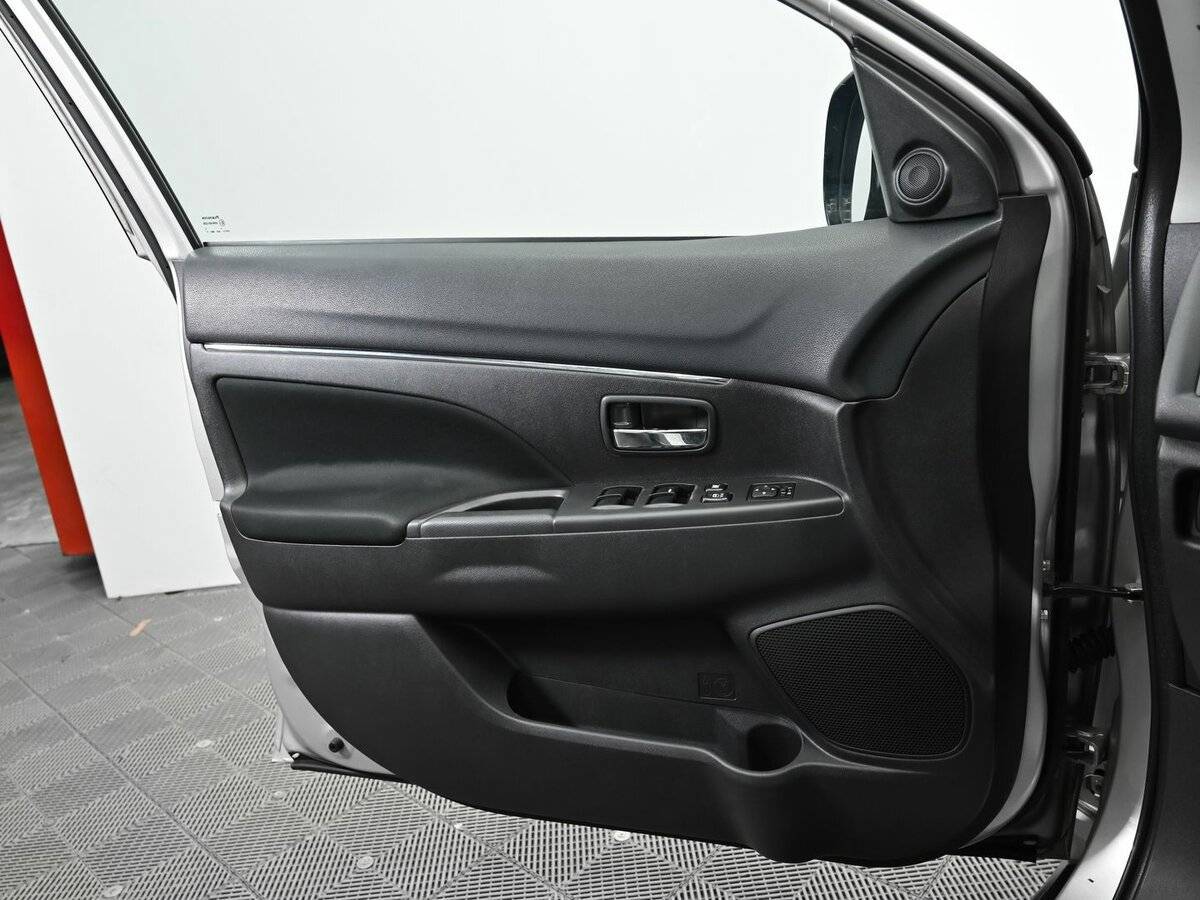 Б/У Митсубиши АС-Икс 2013 года. Фото: #6