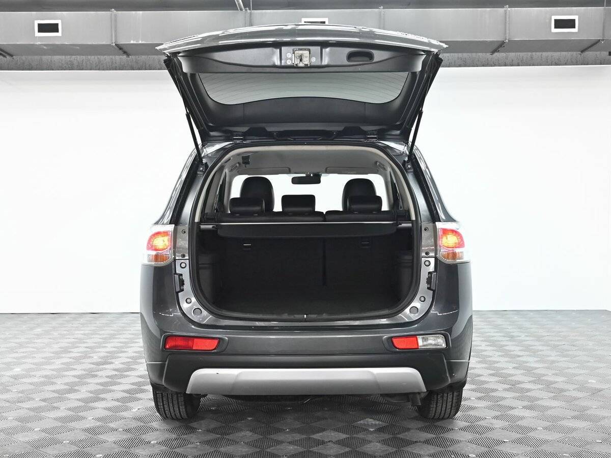 Б/У Митсубиши Оутлэндер 2014 года. Фото: #4