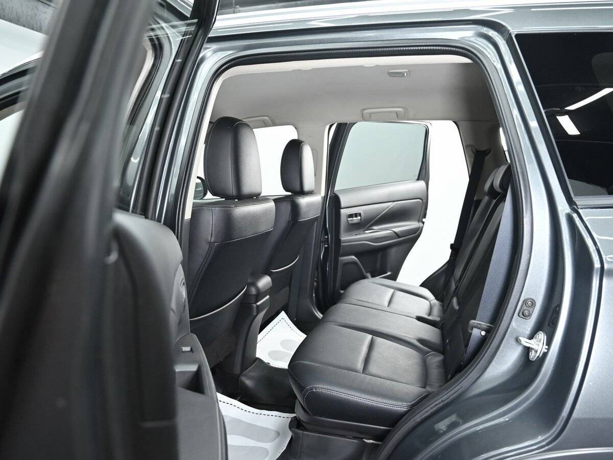 Б/У Митсубиши Оутлэндер 2014 года. Фото: #13