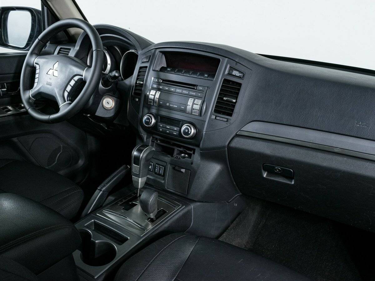 Б/У Митсубиши Паджеро 2013 года. Фото: #9