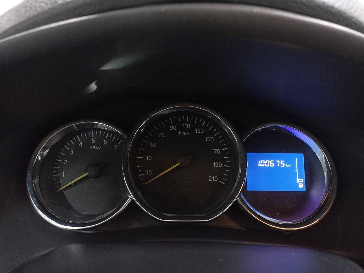 Б/У Рено Логан 2017 года. Фото: #12