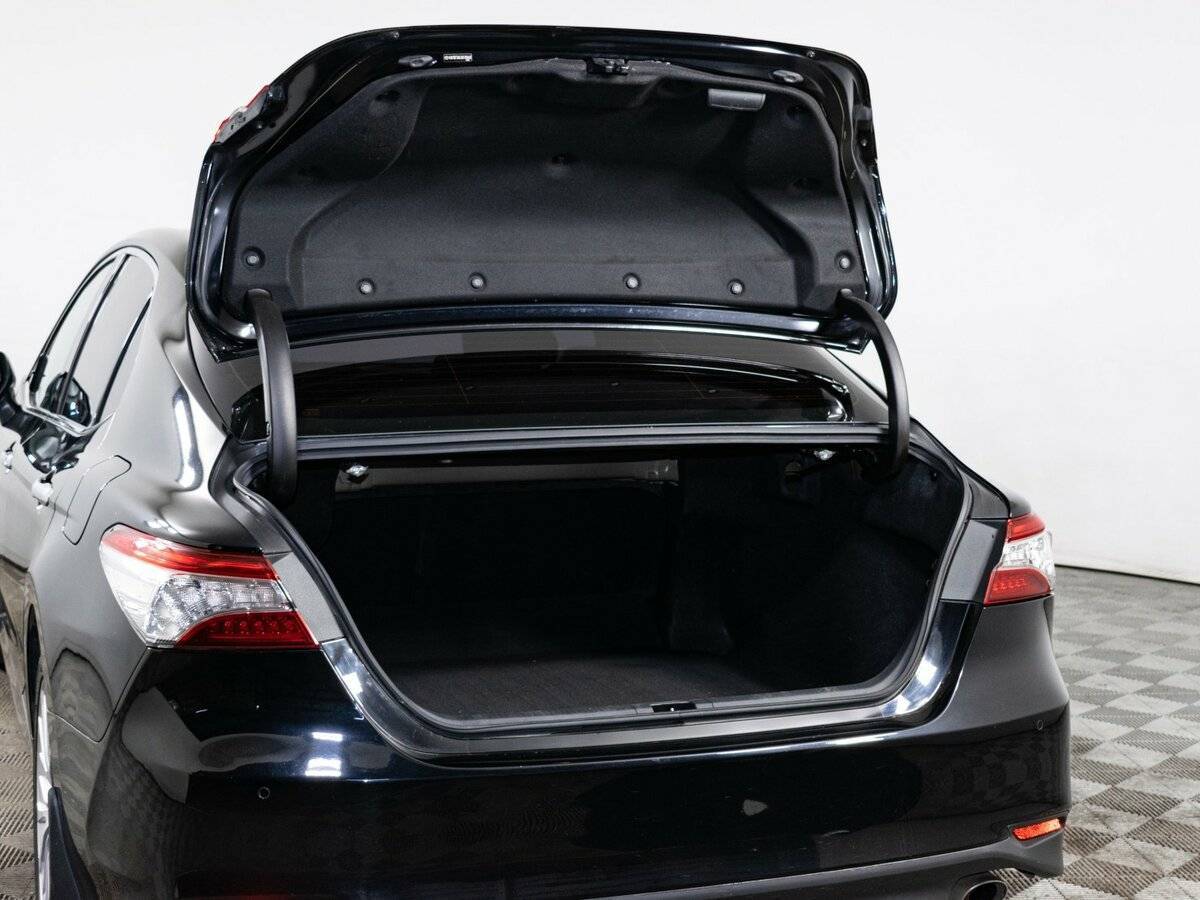 Toyota Camry 2020 года с пробегом. Фото: #8