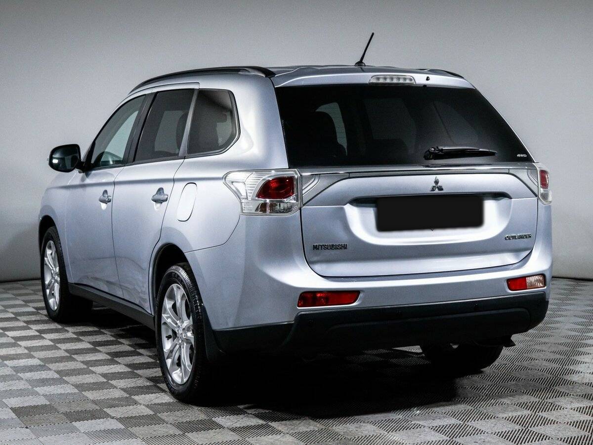 Б/У Митсубиши Оутлэндер 2012 года. Фото: #6