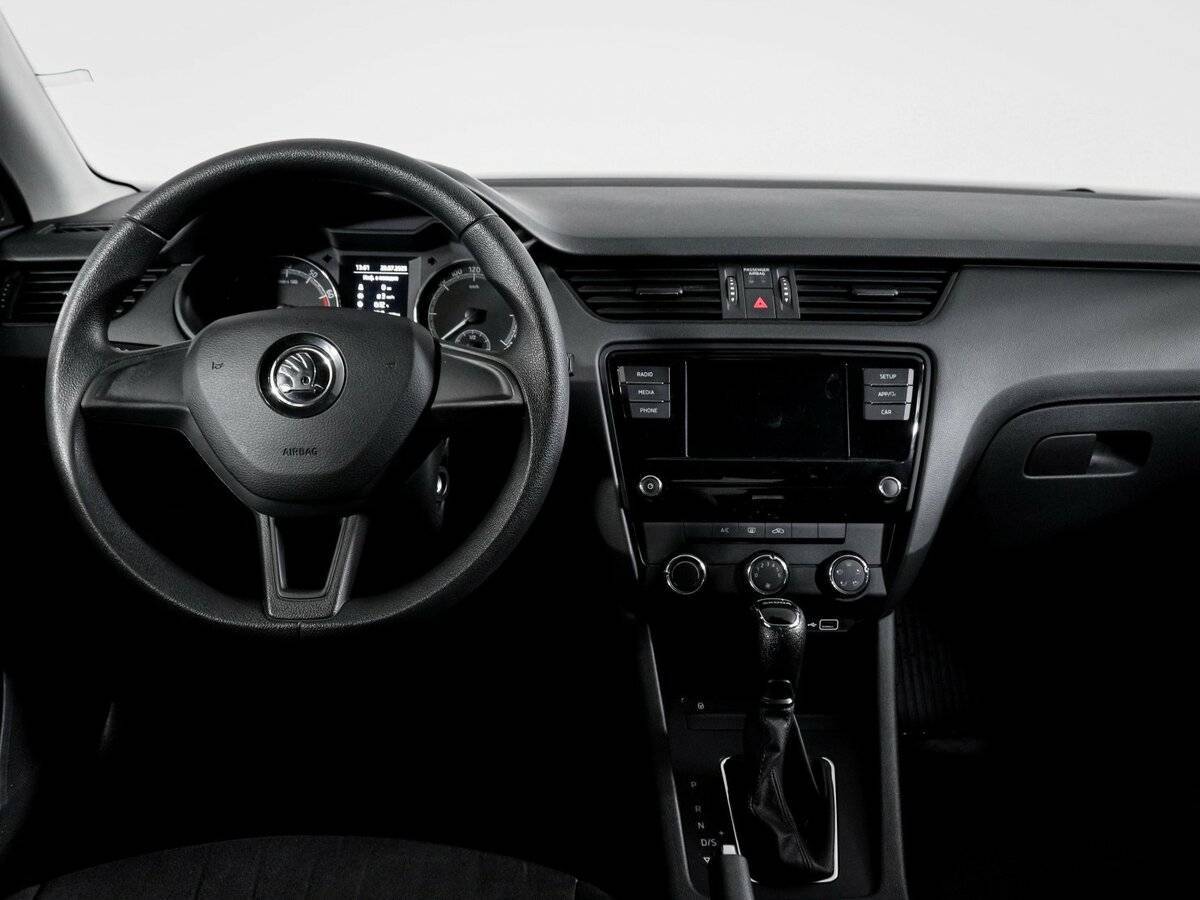 Б/У Шкода Октавия 2019 года. Фото: #11