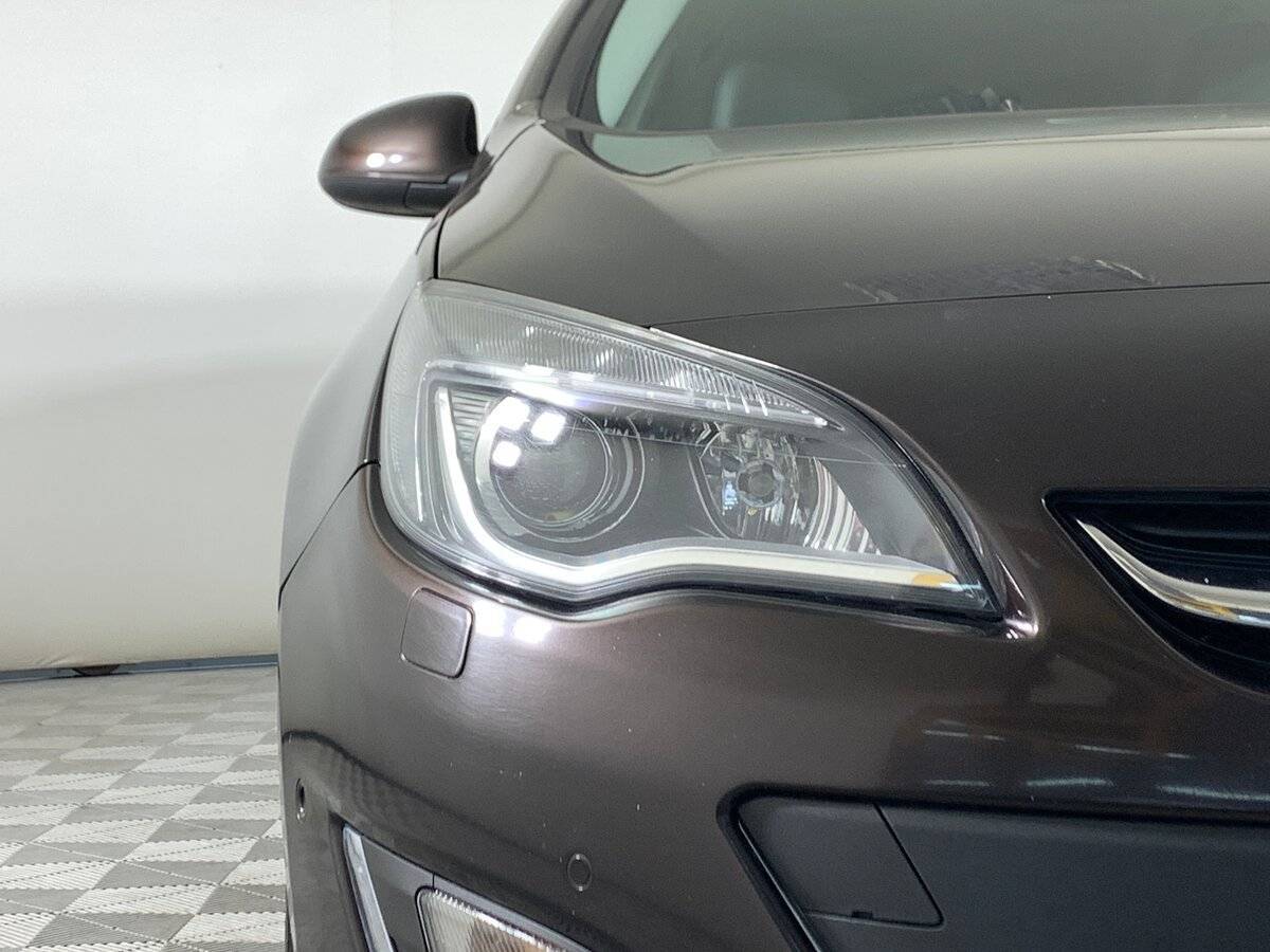 Б/У Опель Астра 2014 года. Фото: #9