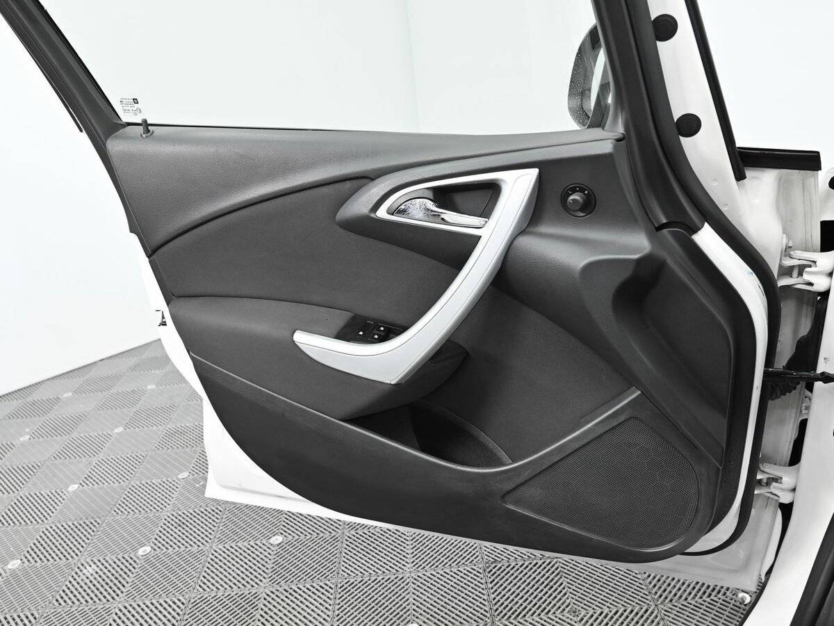 Б/У Опель Астра 2012 года. Фото: #6