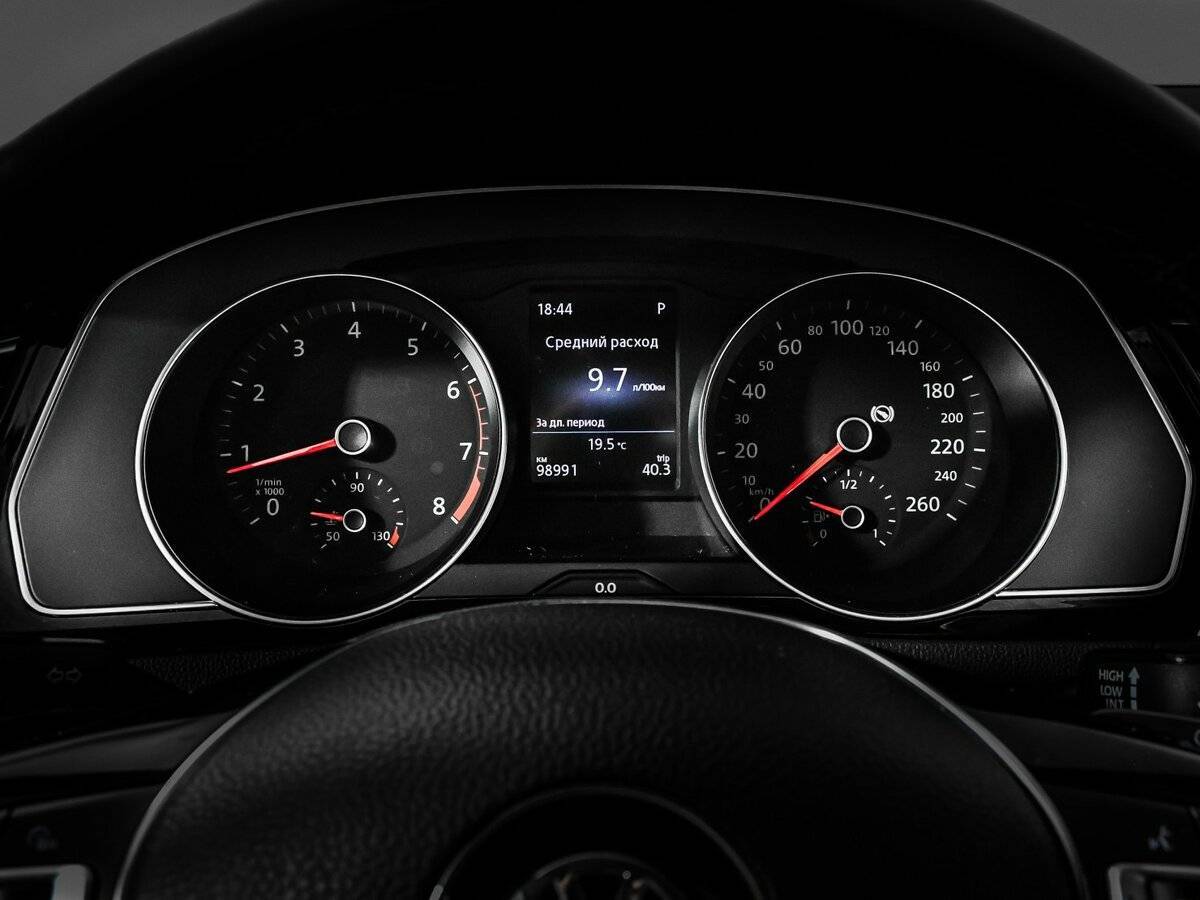 Volkswagen Passat 2018 года с пробегом. Фото: #9