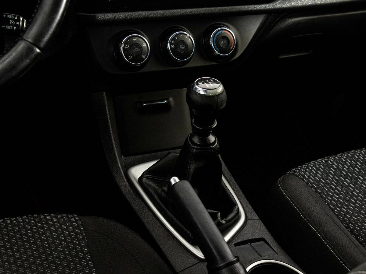 Б/У Тойота Королла 2013 года. Фото: #12