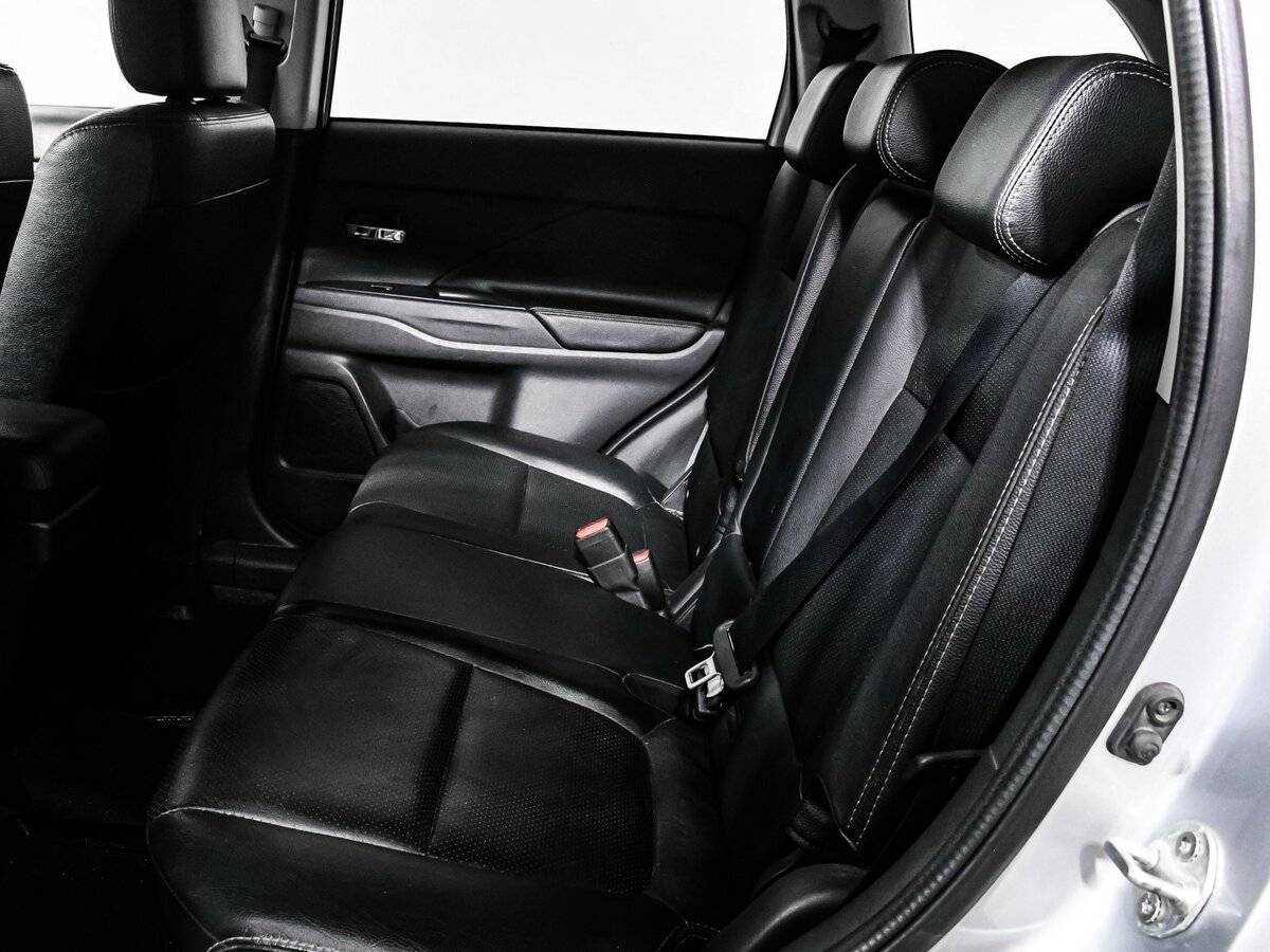 Б/У Митсубиши Оутлэндер 2015 года. Фото: #12