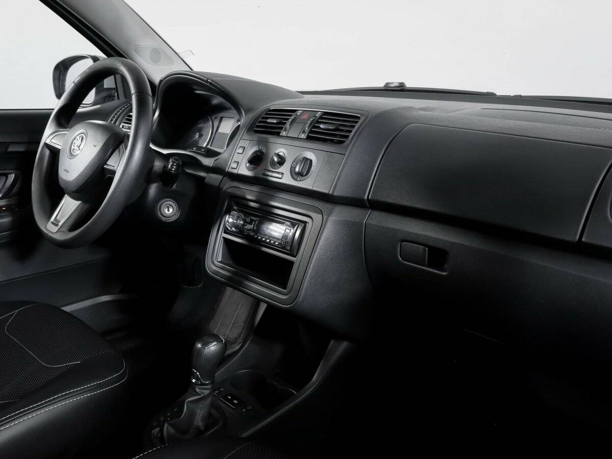 Б/У Шкода Фабия 2014 года. Фото: #6