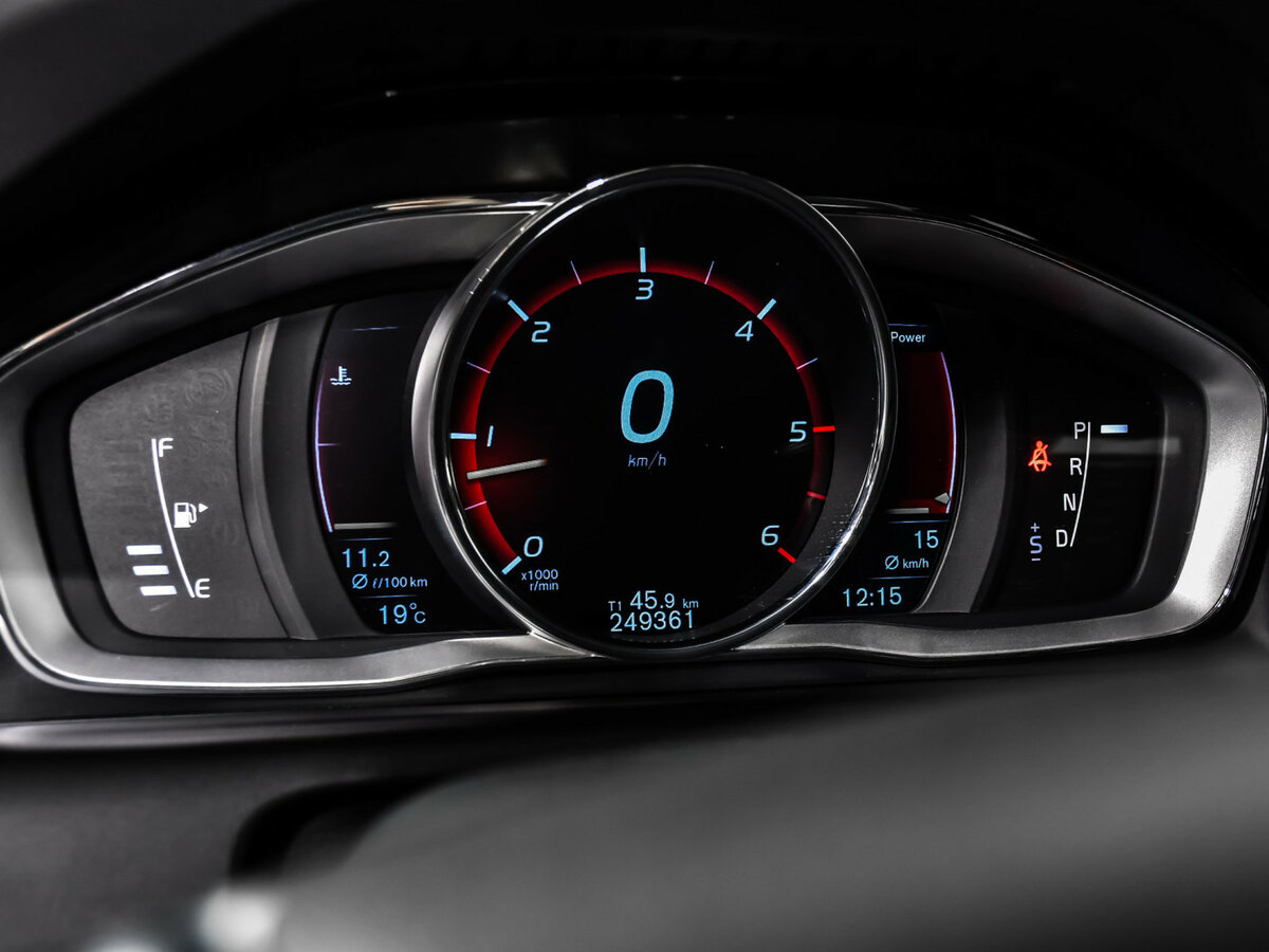 Б/У Вольво ИксЦ60 2015 года. Фото: #9