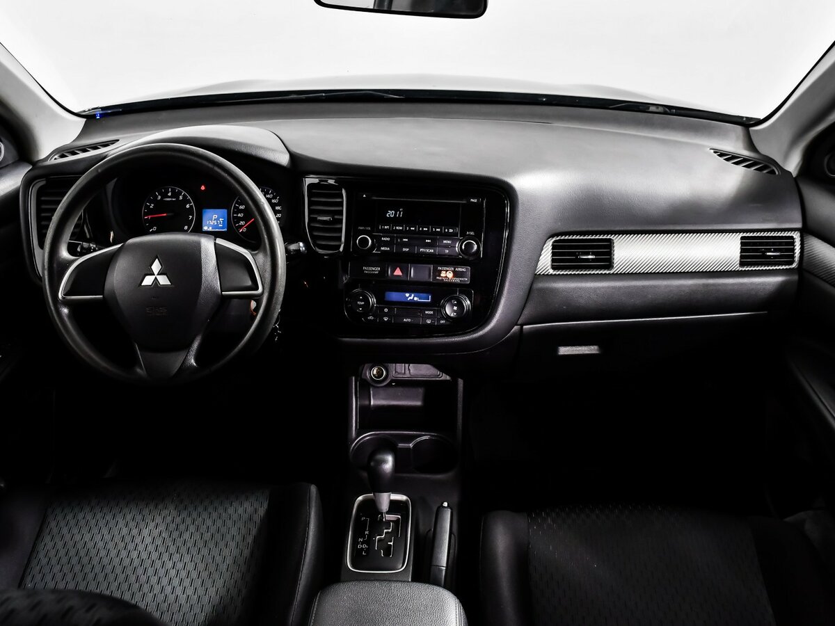 Б/У Митсубиши Оутлэндер 2014 года. Фото: #8