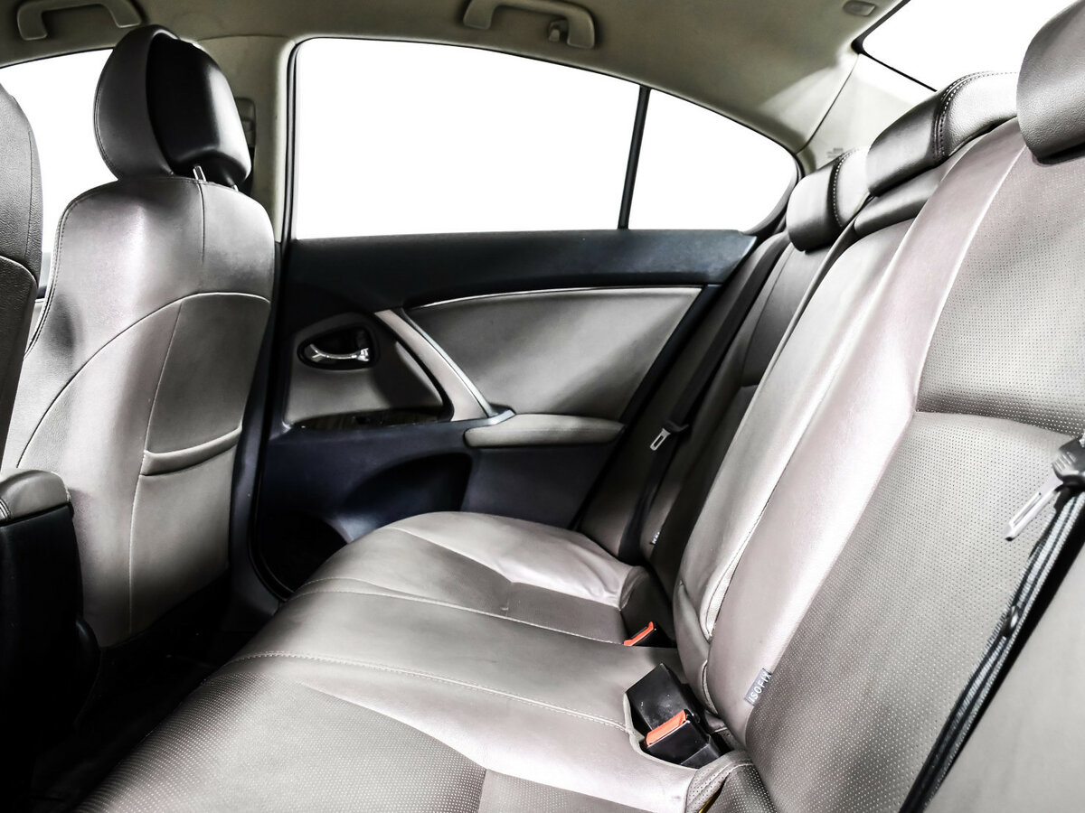 Б/У Тойота Авенсис 2012 года. Фото: #9