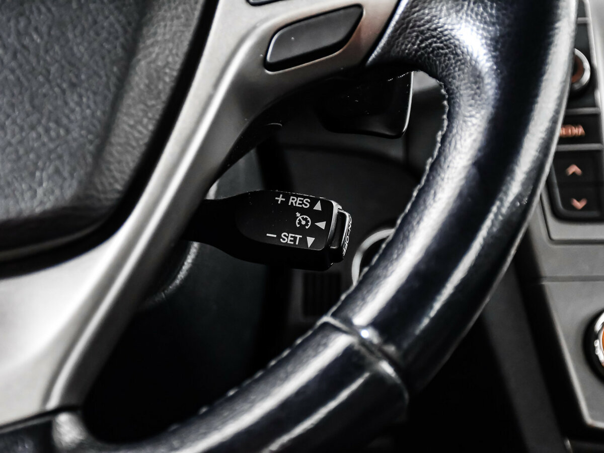 Б/У Тойота Авенсис 2012 года. Фото: #14