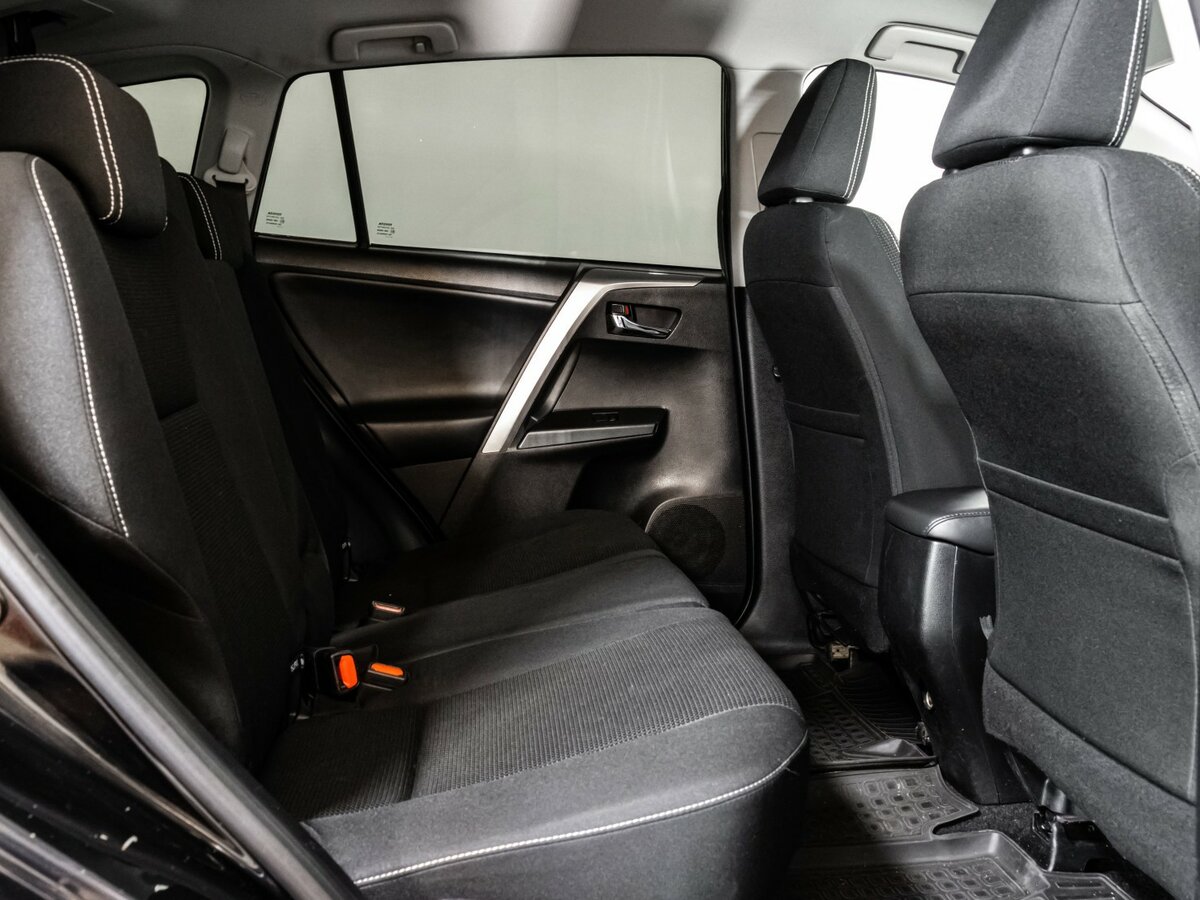 Toyota RAV4 2017 года с пробегом. Фото: #14