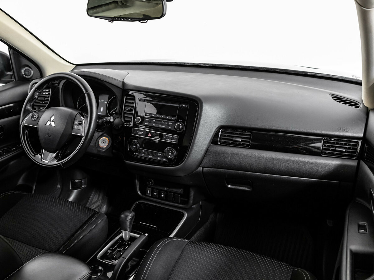 Б/У Митсубиши Оутлэндер 2019 года. Фото: #6