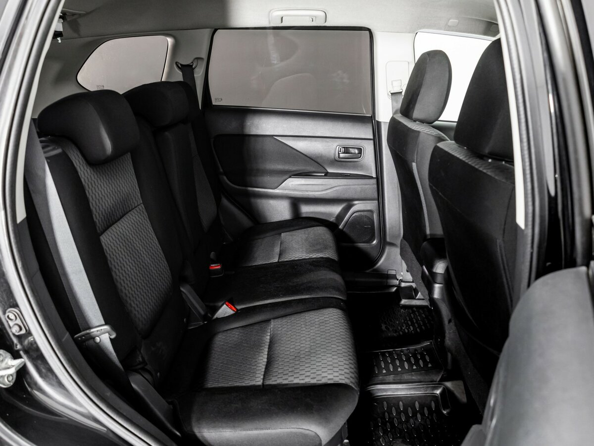 Б/У Митсубиши Оутлэндер 2014 года. Фото: #12