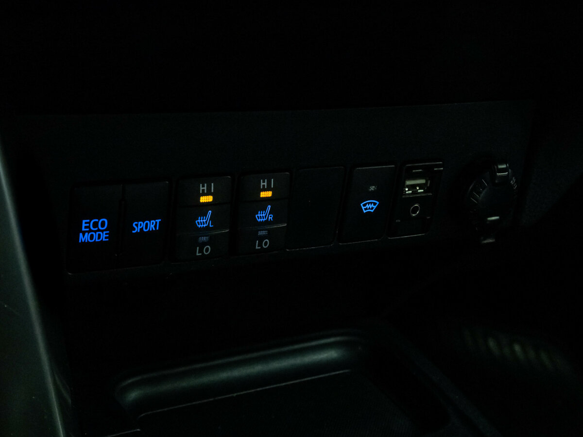 Б/У Тойота Рав4 2016 года. Фото: #10