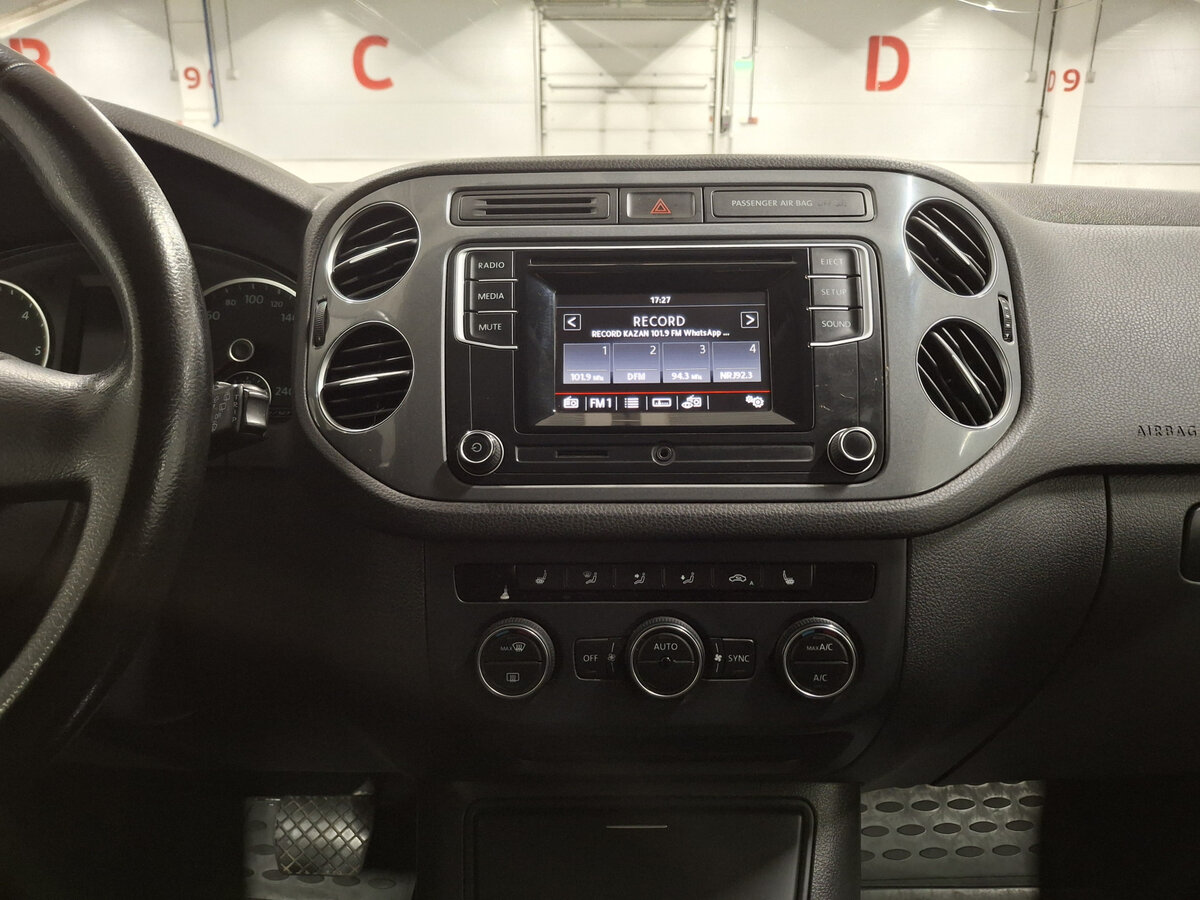 Б/У Фольксваген Тигуан 2015 года. Фото: #14