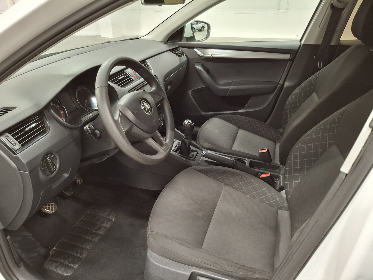 Б/У Шкода Октавия 2018 года. Фото: #15