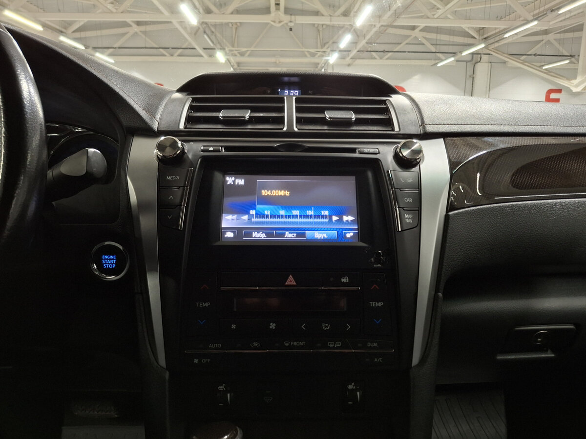 Б/У Тойота Камри 2015 года. Фото: #14