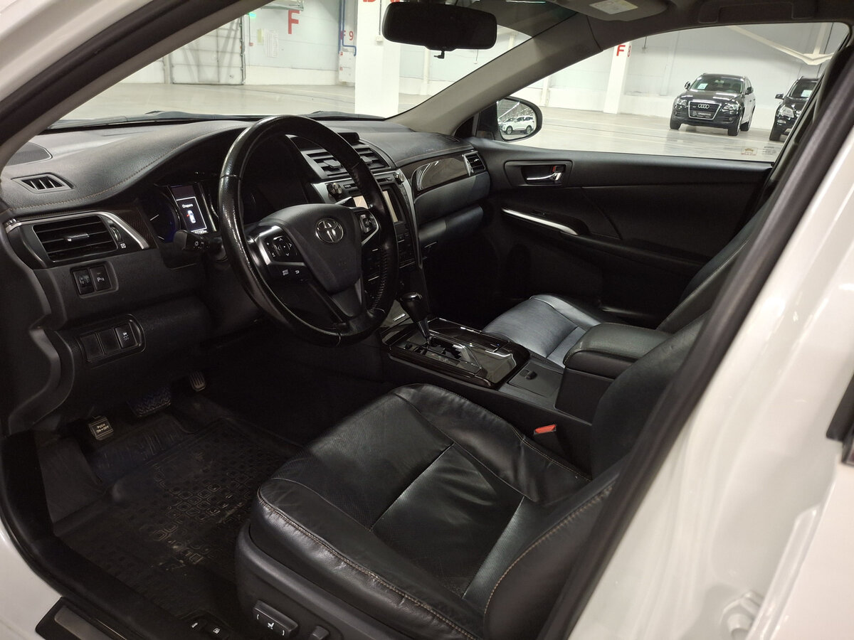 Б/У Тойота Камри 2015 года. Фото: #15