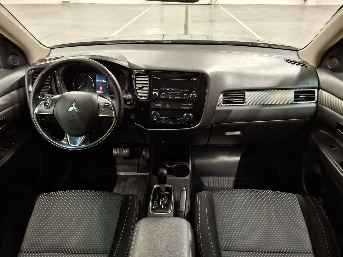 Б/У Митсубиши Оутлэндер 2015 года. Фото: #13