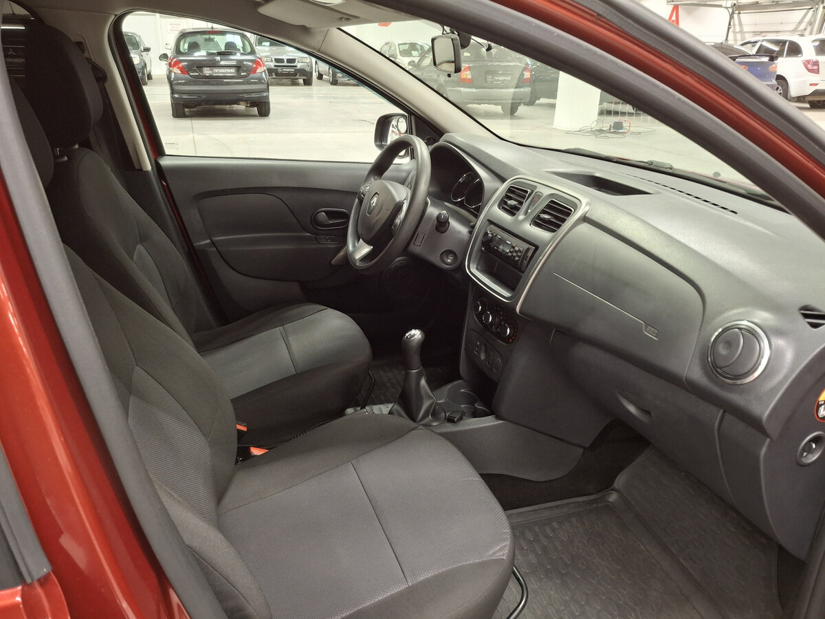 Б/У Рено Сандеро 2017 года. Фото: #10