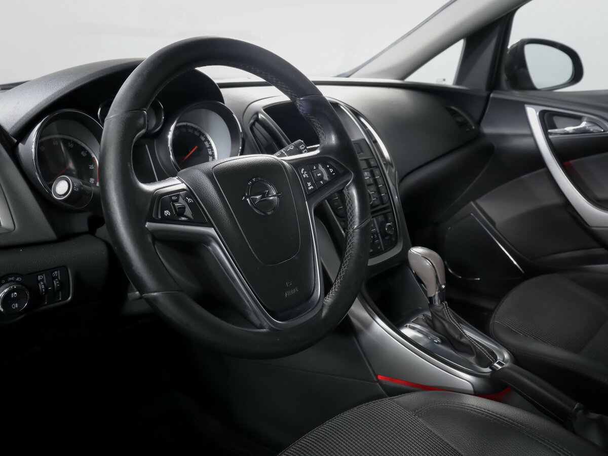 Б/У Опель Астра 2012 года. Фото: #10