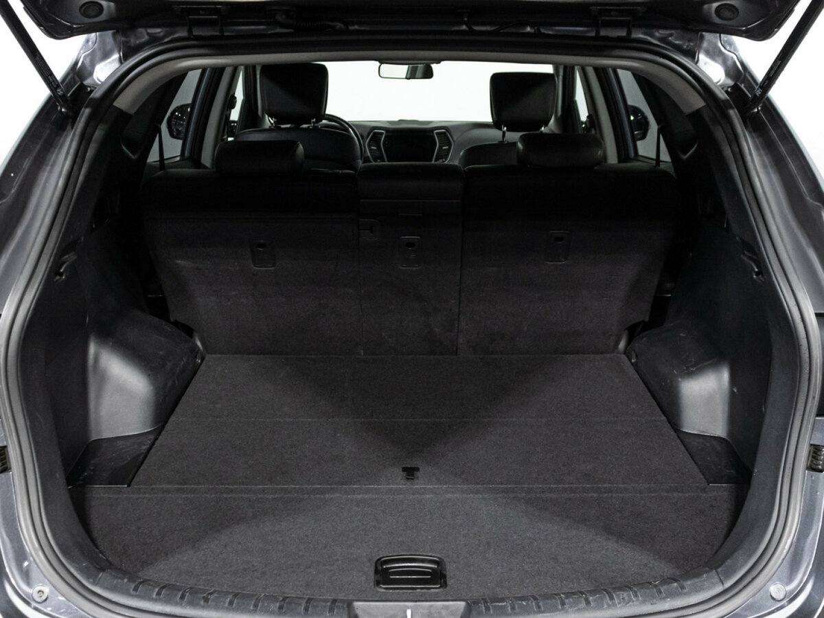 Hyundai Santa Fe 2017 года с пробегом. Фото: #4