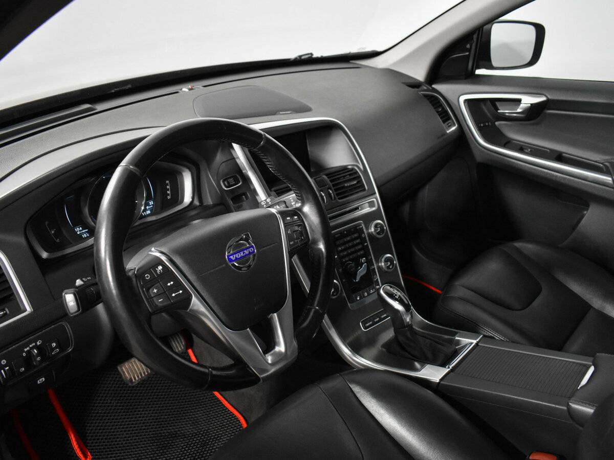 Б/У Вольво ИксЦ60 2015 года. Фото: #6