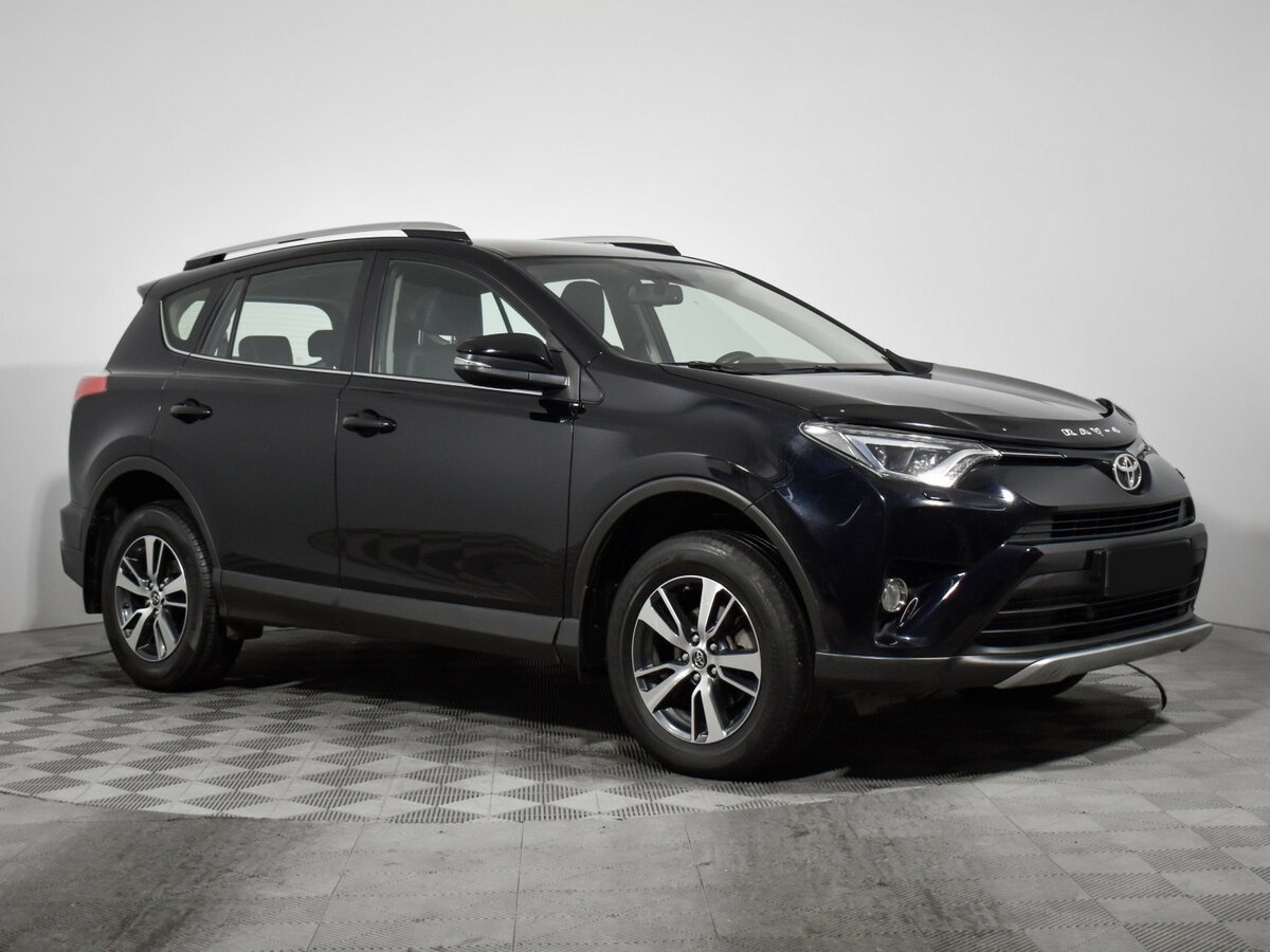 Toyota RAV4 2018 года с пробегом. Фото: #2