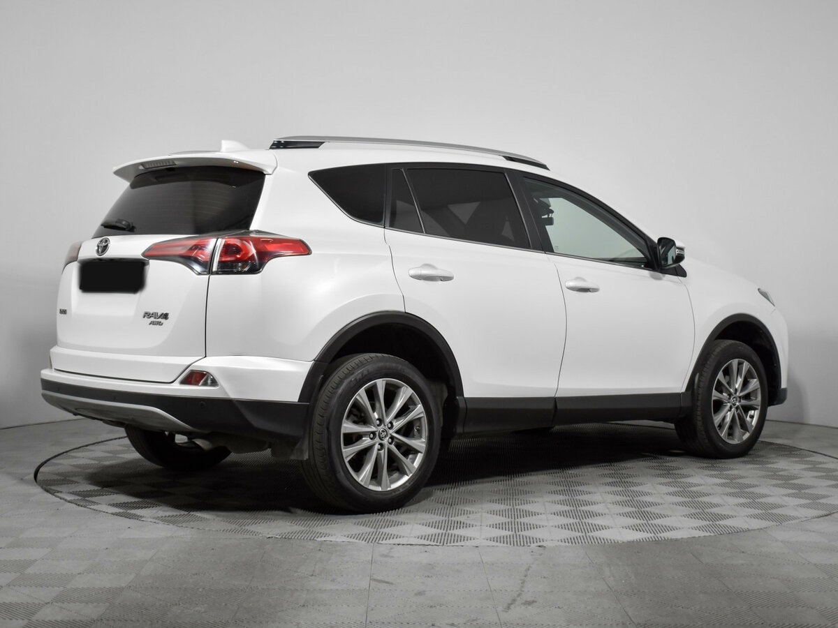 Toyota RAV4 2017 года с пробегом. Фото: #3