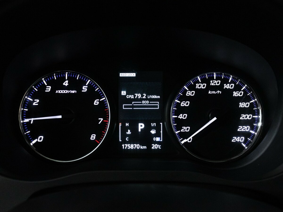 Б/У Митсубиши Оутлэндер 2014 года. Фото: #10