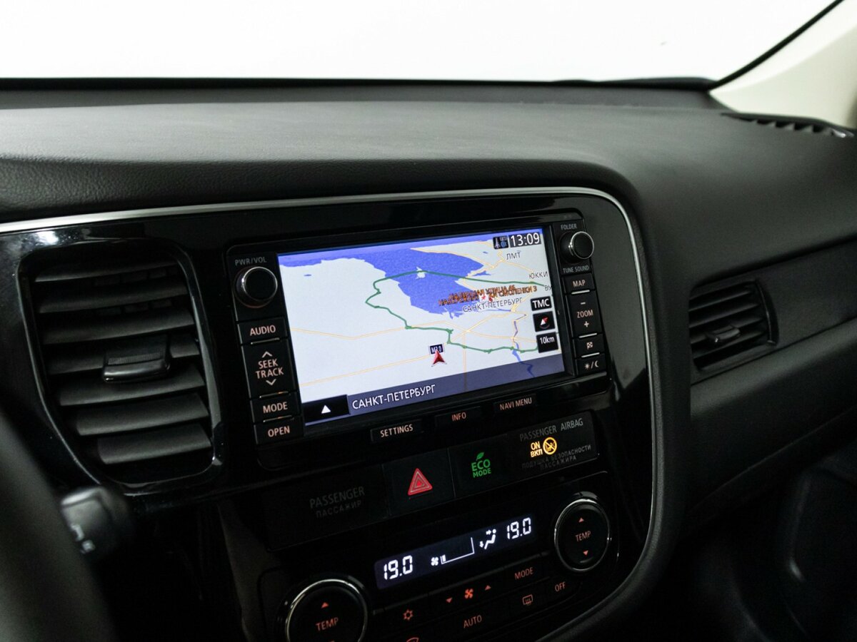 Б/У Митсубиши Оутлэндер 2014 года. Фото: #15