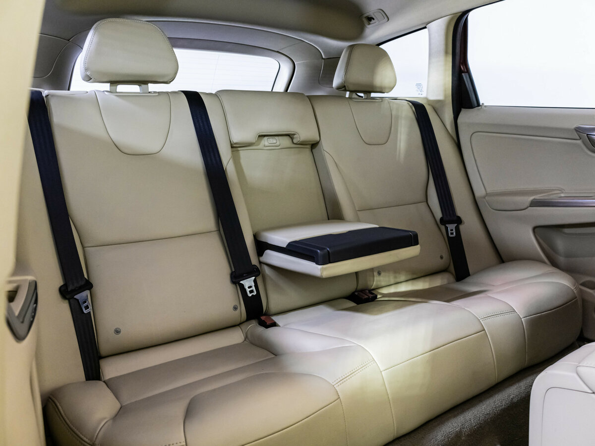 Б/У Вольво ИксЦ60 2014 года. Фото: #15