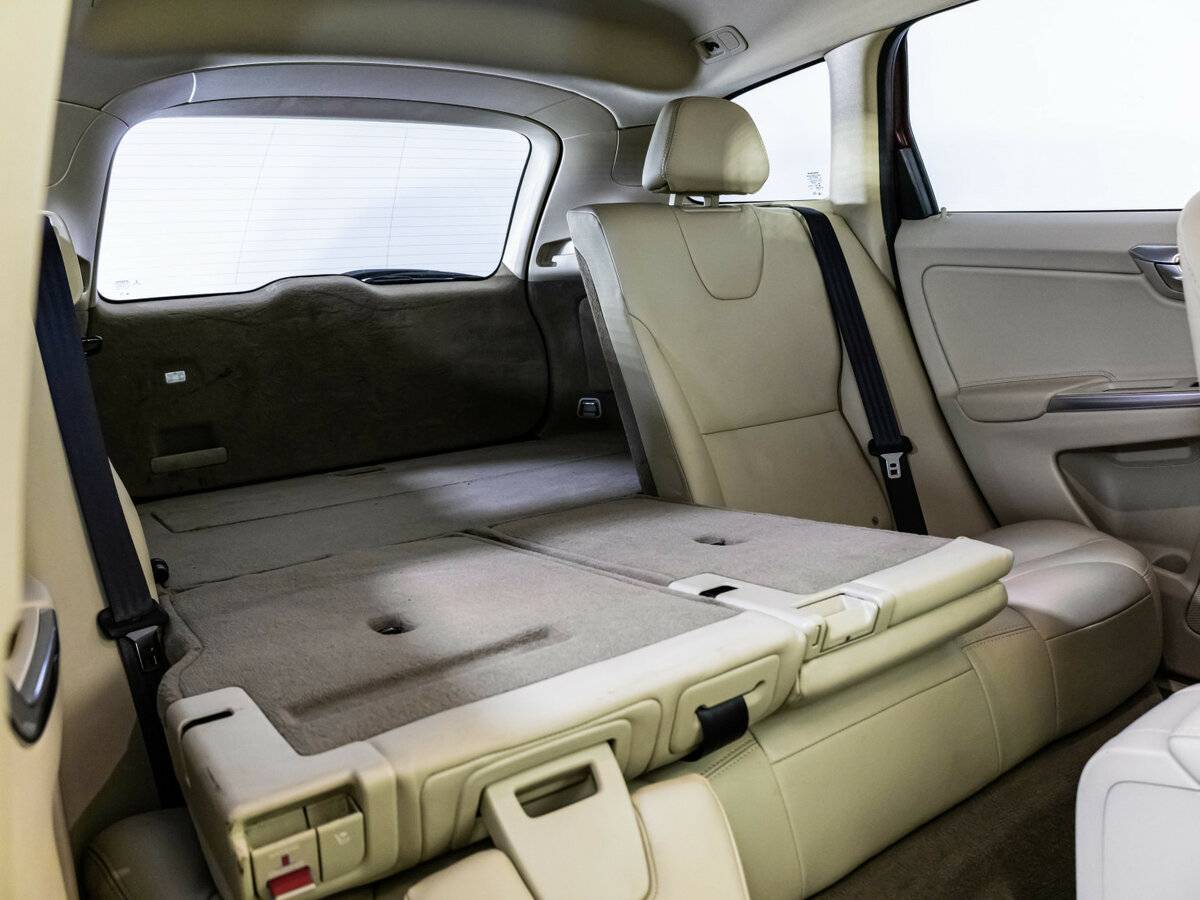 Б/У Вольво ИксЦ60 2014 года. Фото: #17