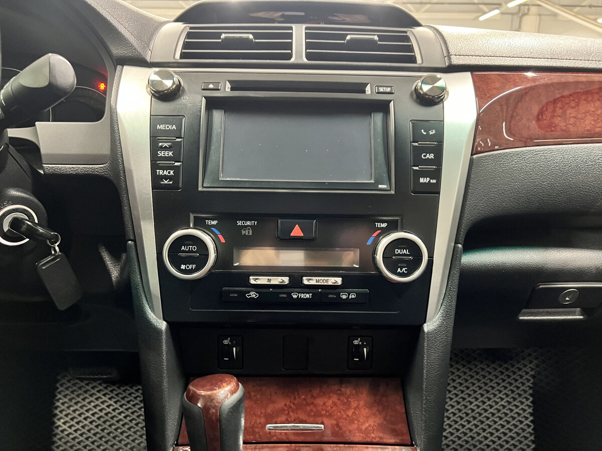 Б/У Тойота Камри 2013 года. Фото: #14