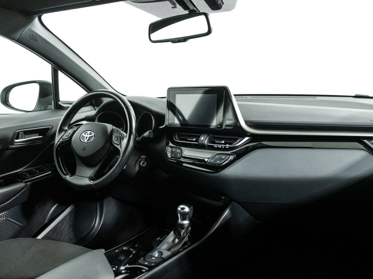 Toyota C-HR 2018 года с пробегом. Фото: #8